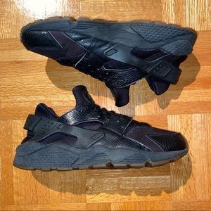 Huarache snakeskin black gum size 10US
